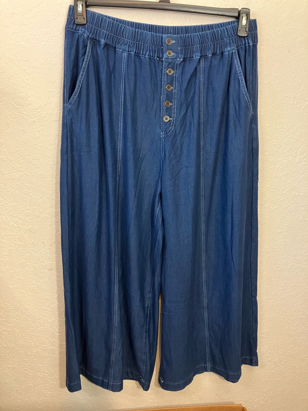 HALARA *RARE* Flowy soft Lyocell denim palazzo pants in Deep Blue